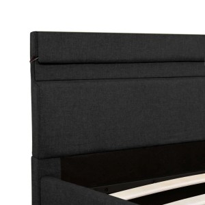 Detailansicht: Dunkelgraues Stoffbett 180x200 mit Bettkasten und LED-Lichtleiste.