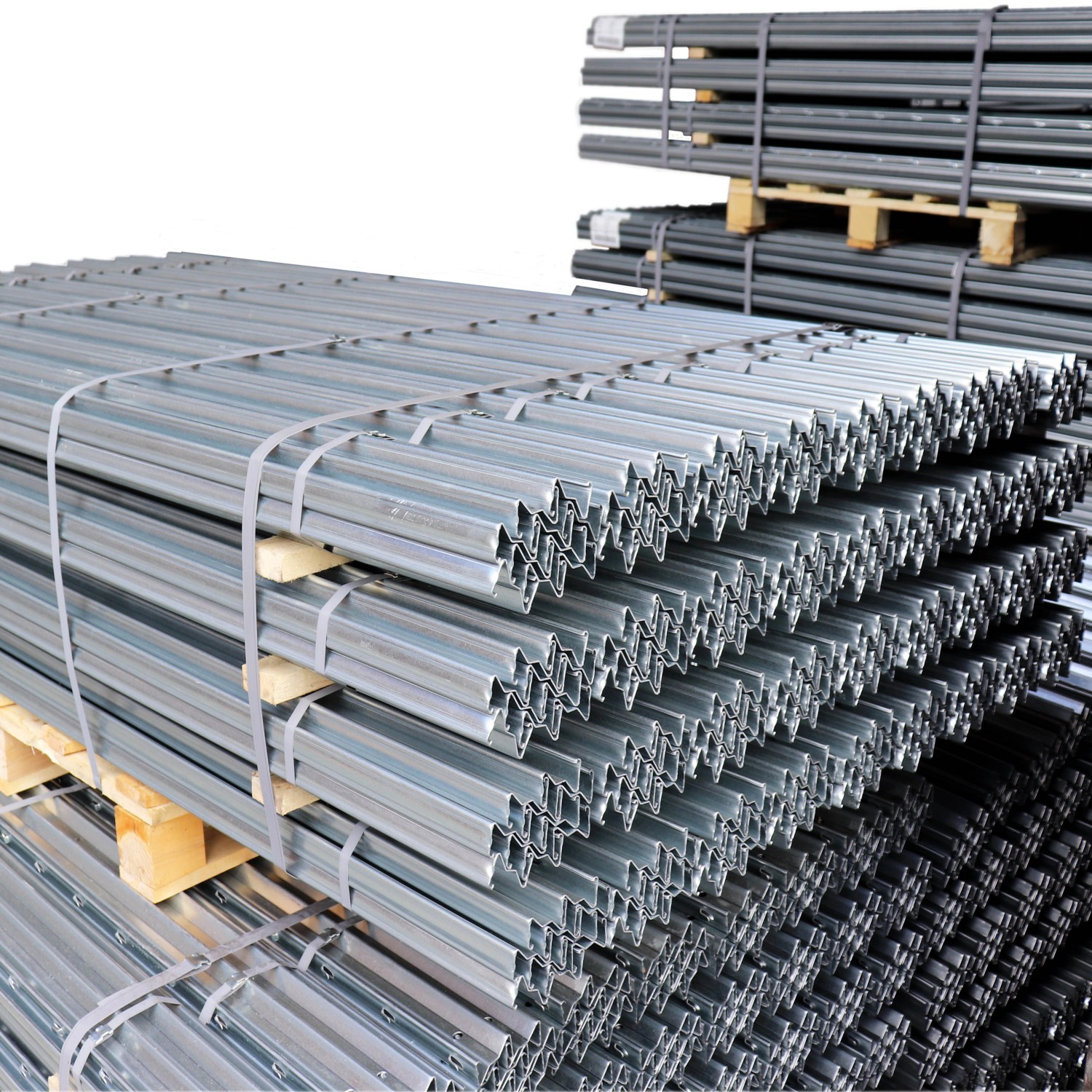 Aquagart Z-Profil Zaunpfosten 2m, verzinkt, für Wildzaun, Weidezaun und Forstzaun auf Paletten.