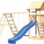 Karibu Spielturm Lotti mit blauer Rutsche, Doppelschaukel und Kletterwand aus Holz.