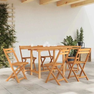 Ausziehbarer Gartentisch aus Teakholz, 110-160 cm breit, mit passenden Stühlen im Garten.