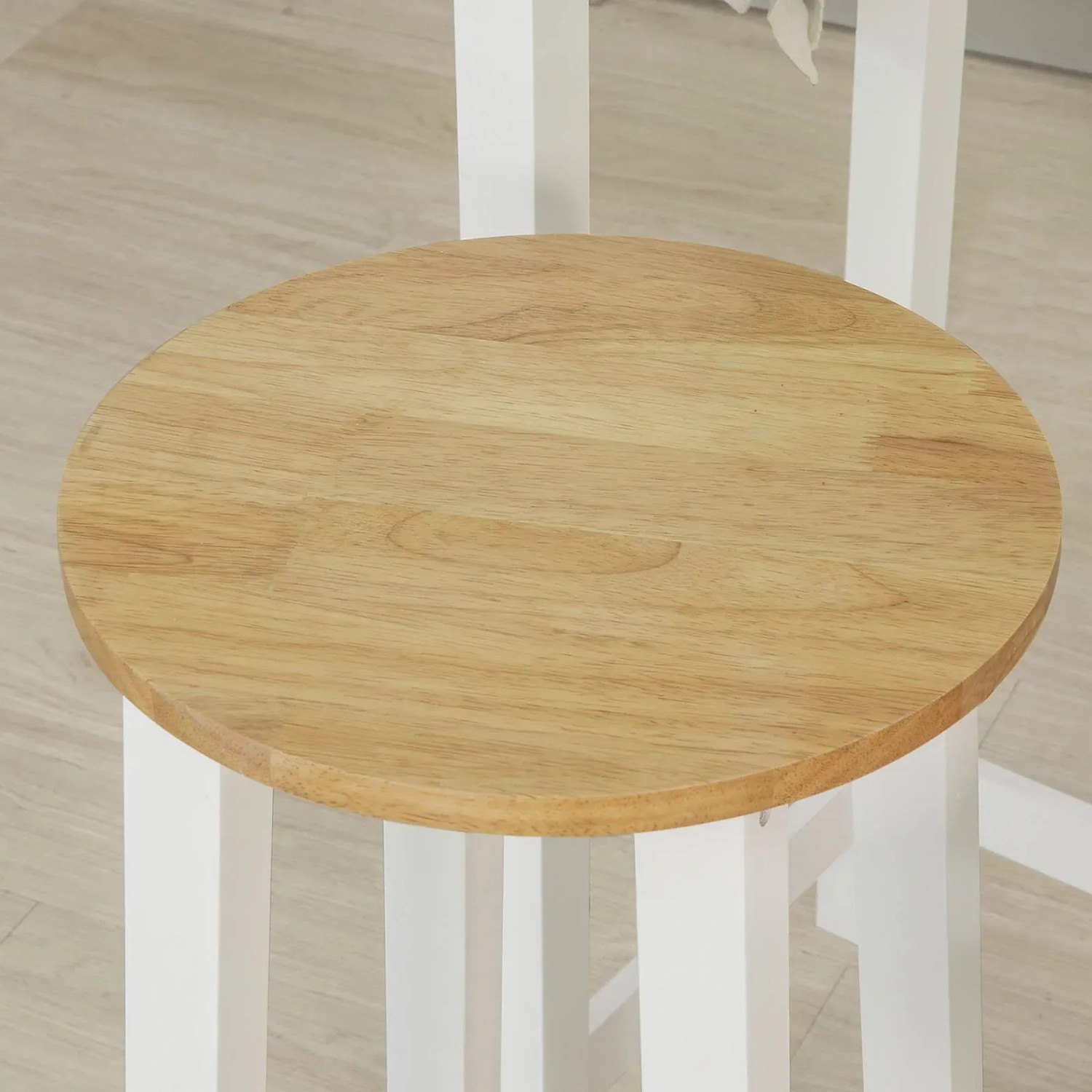 Detailaufnahme: SoBuy Bartisch-Set, Bistrotisch mit 2 Hockern, Holz-Natur/Weiß.