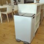 Weißer Spirella Kosmetikeimer Aliya, 2x30L, mit Soft-Close Funktion und zwei Fächern.