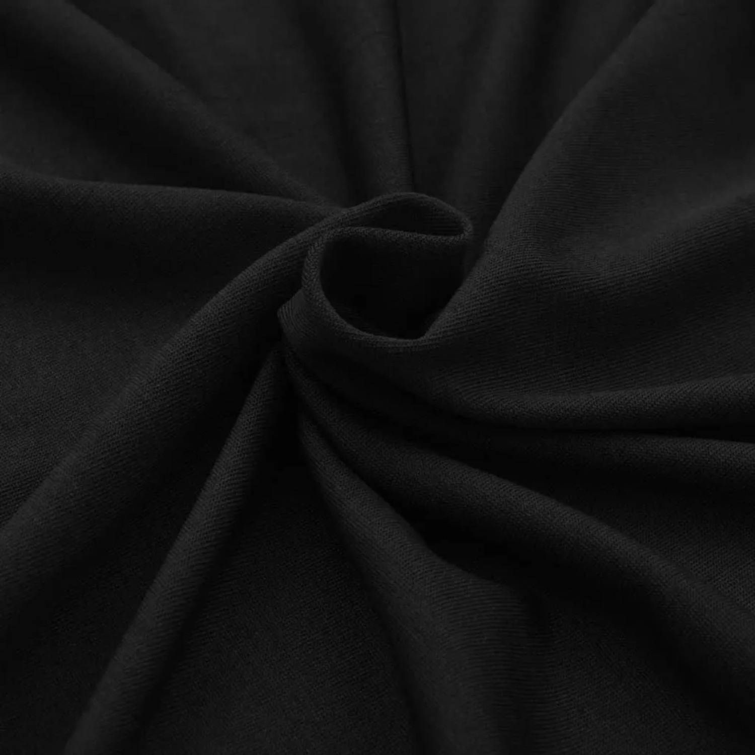 Detailaufnahme: Schwarze, elastische Stretch-Tischhusse im 2er Set für Stehtische.
