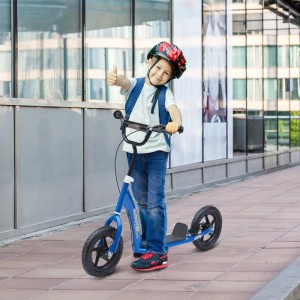 Blauer HOMCOM Kinderroller mit Hinterbremse, Junge mit Helm gibt Daumen hoch.