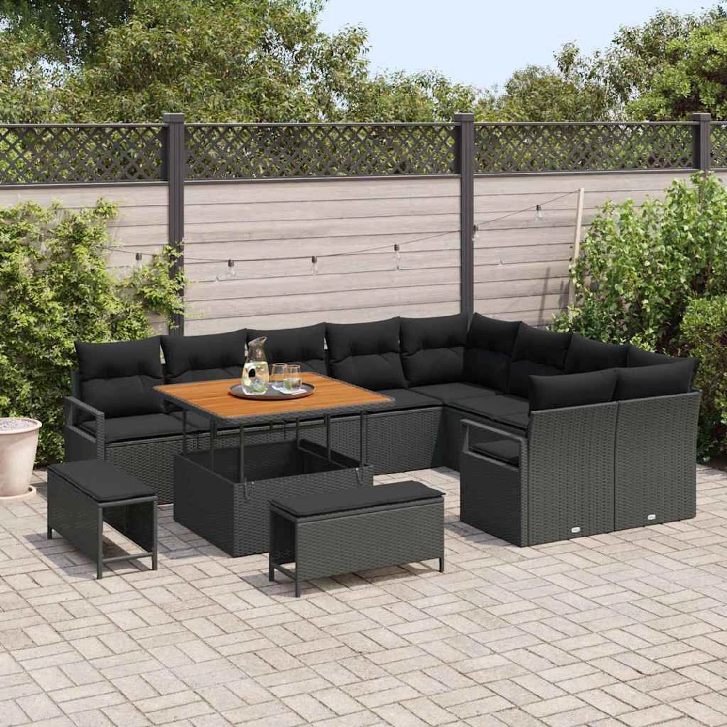 Schwarzes 12-tlg. vidaXL Garten-Sofa-Set aus Poly Rattan mit Tisch und Kissen.