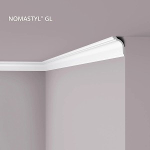 Weiße NOEL & MARQUET Eckleiste NOMASTYL GL (2m) an einer Zimmerdecke.