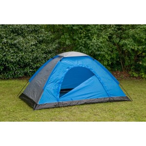 Blaues Igluzelt für 2 Personen auf einer Wiese, Camping & Outdoor.