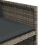 Detailansicht: Grauer Rattan Gartenstuhl mit dunklem Kissen der vidaXL Essgruppe.