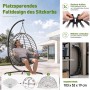 Grauer Hängesessel mit Gestell, Mann entspannt auf Terrasse. Zeigt klappbaren Rattan-Korb, platzsparend für Garten & Balkon.