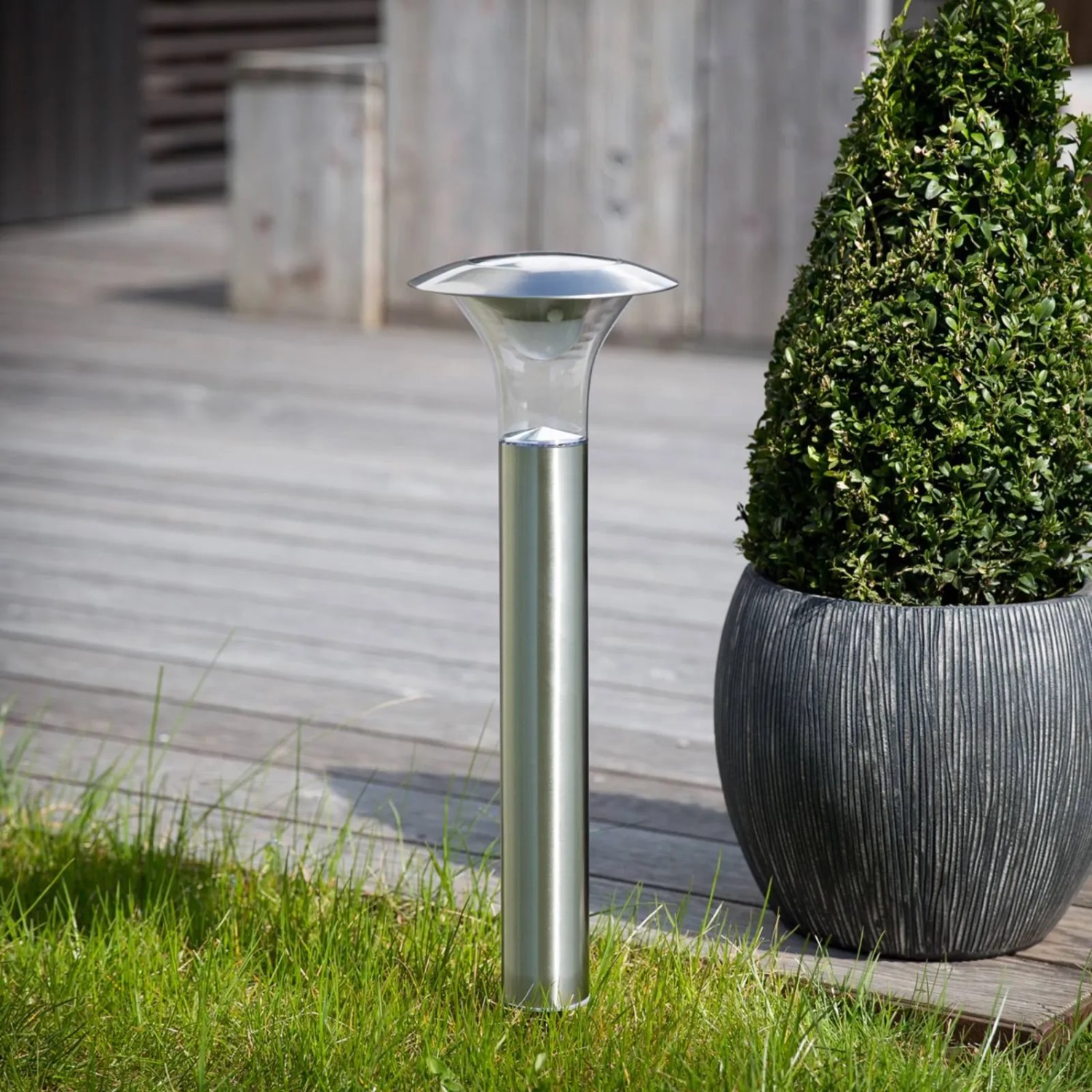 Moderne Lindby LED Solarleuchte Jolin aus Edelstahl, Alu, 66cm hoch für Garten & Terrasse.