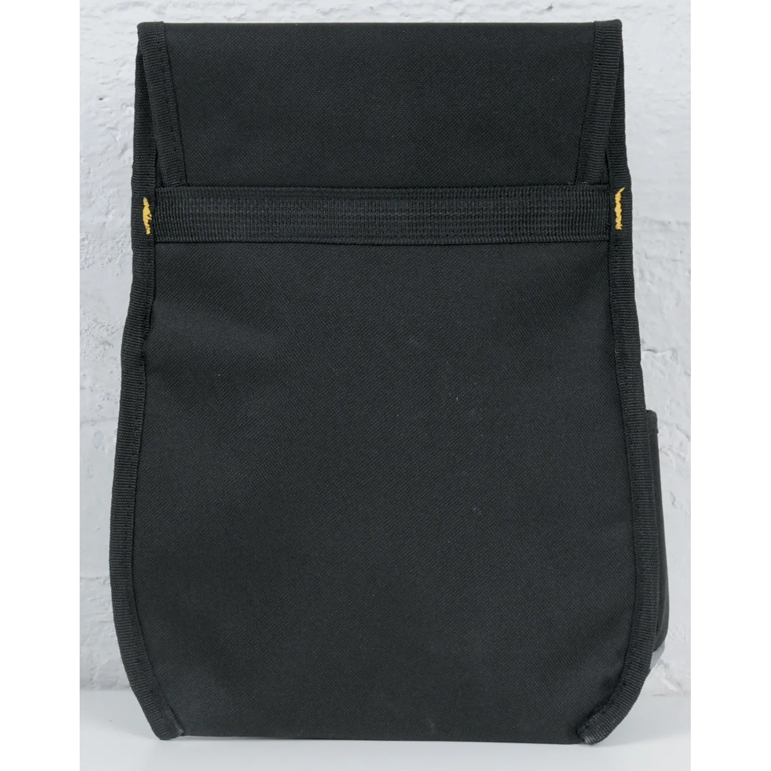 Schwarze Stanley Gürteltasche 1-96-181 mit Hammerhalter aus robustem Nylon.
