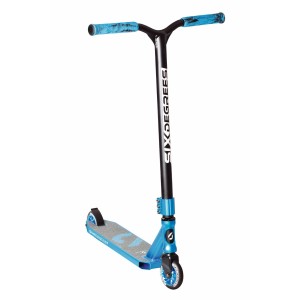 Blauer Six Degrees Stuntscooter mit verstärktem Lenker und 360-Grad-Lenkung.