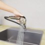 Kirchhoff Geschirrbrause Chrom in Nutzung über Spüle. Handbrause für Hochdruck.