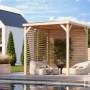Karibu Pavillon Kvadrat aus naturbelassenem Holz mit Lounge-Möbeln am Pool.