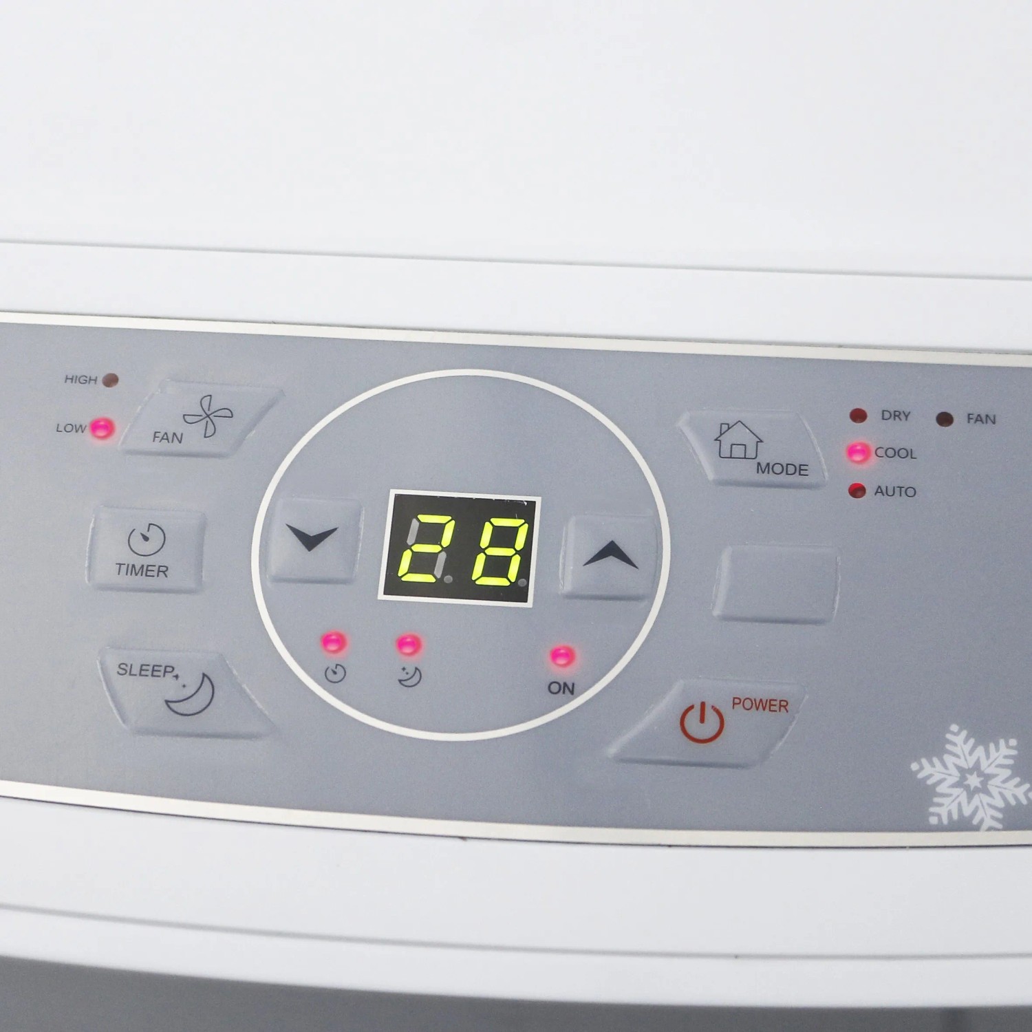 Detailansicht der Emerio Klimaanlage mit Bedienfeld und digitaler Anzeige.