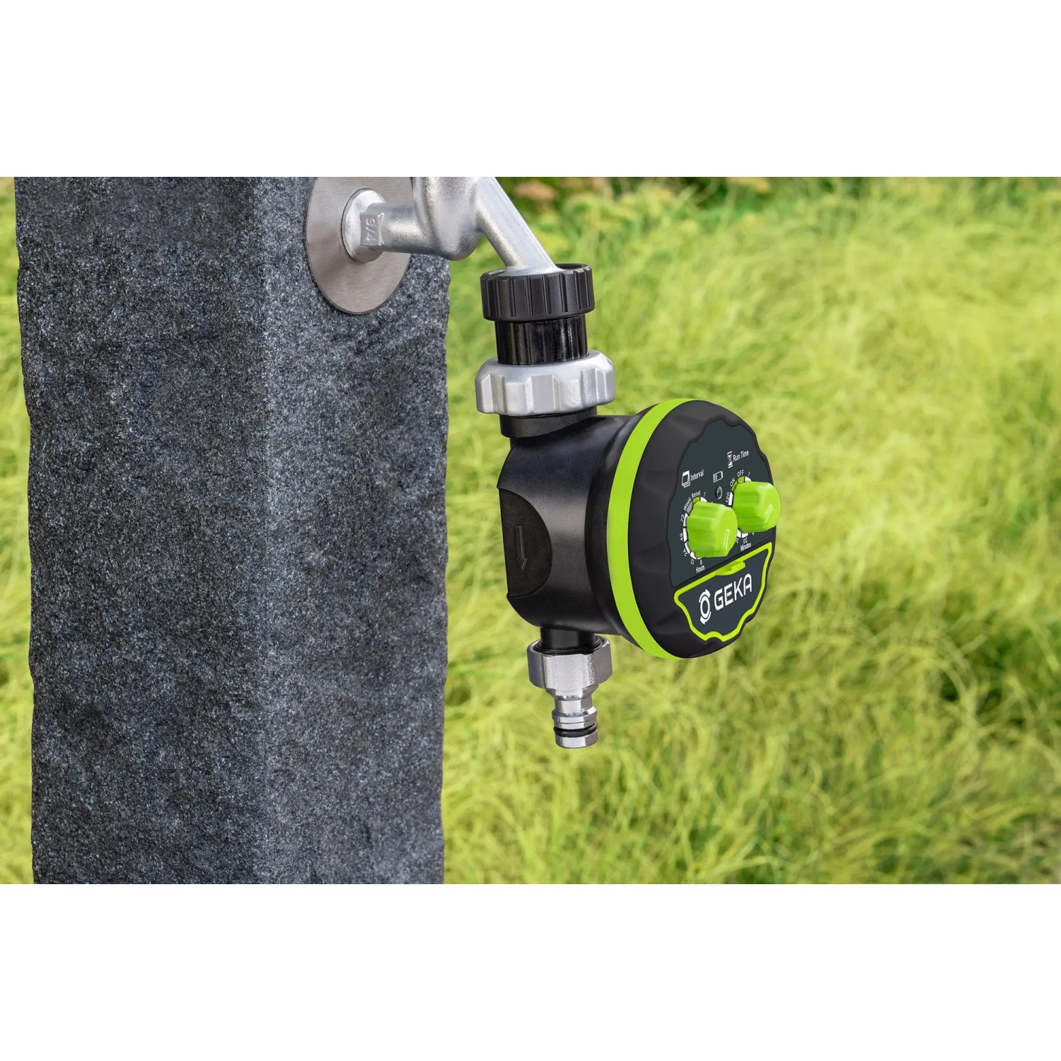 Geka Bewässerungscomputer mit Hahnadapter (G3/4''+G1'') am Wasserhahn für Gartenbewässerung.