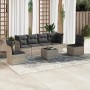 Hellgraue 7-tlg. Garten-Sofagarnitur aus Poly Rattan mit dunklen Kissen und Tisch mit Glasplatte.