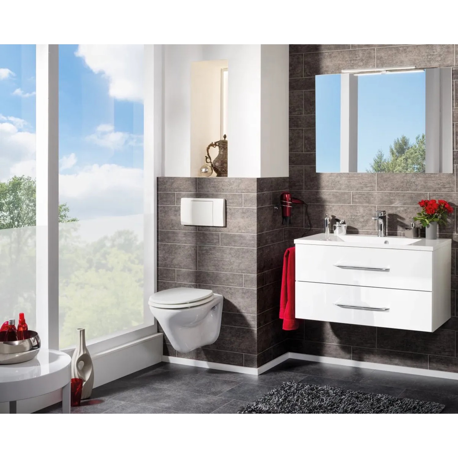 Modernes Badezimmer mit Fackelmann Einzelwaschtisch B.Clever, 90 cm, Weiß Hochglanz.
