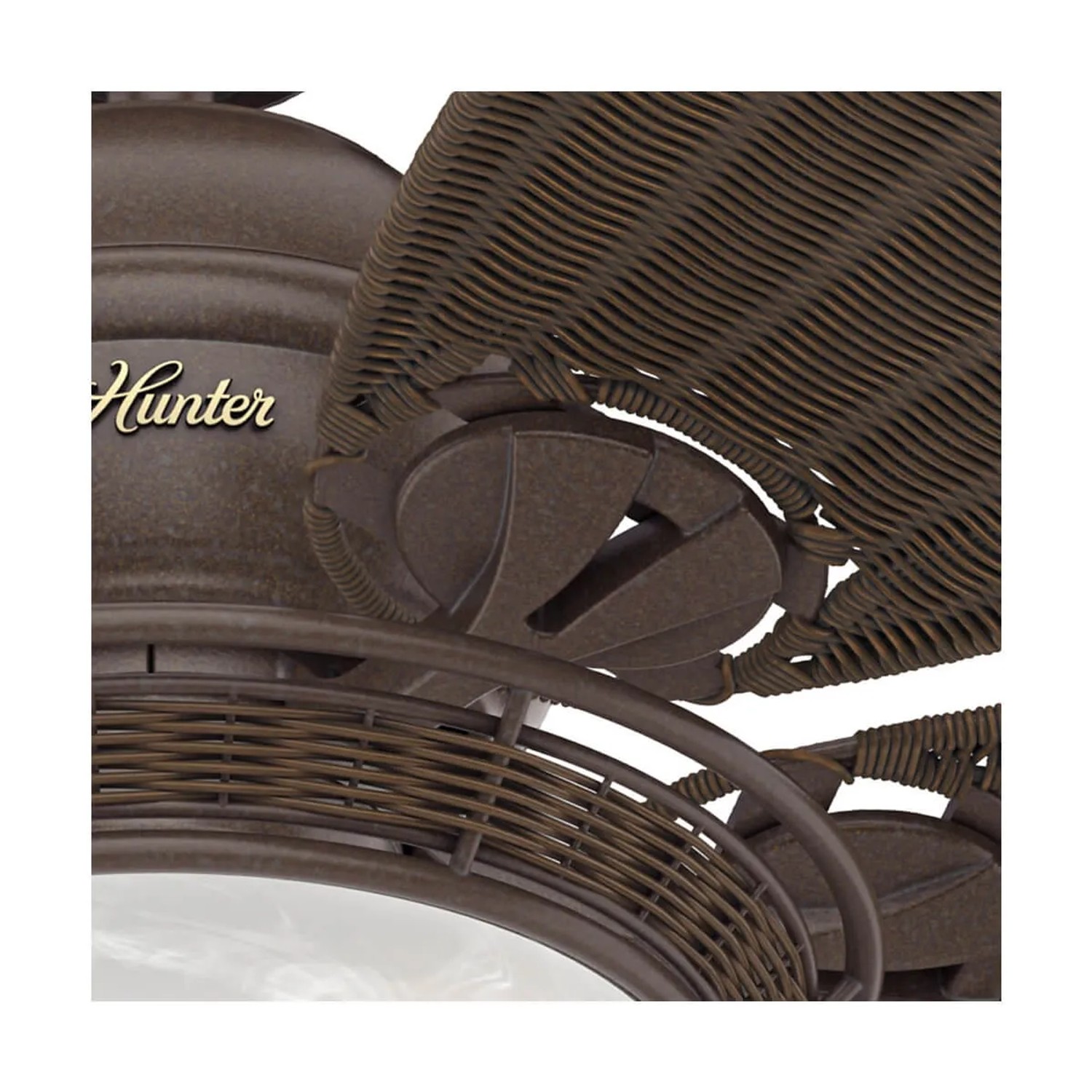 Detailaufnahme: Hunter Caribbean Breeze Deckenventilator mit Weidenflügeln und Beleuchtung.