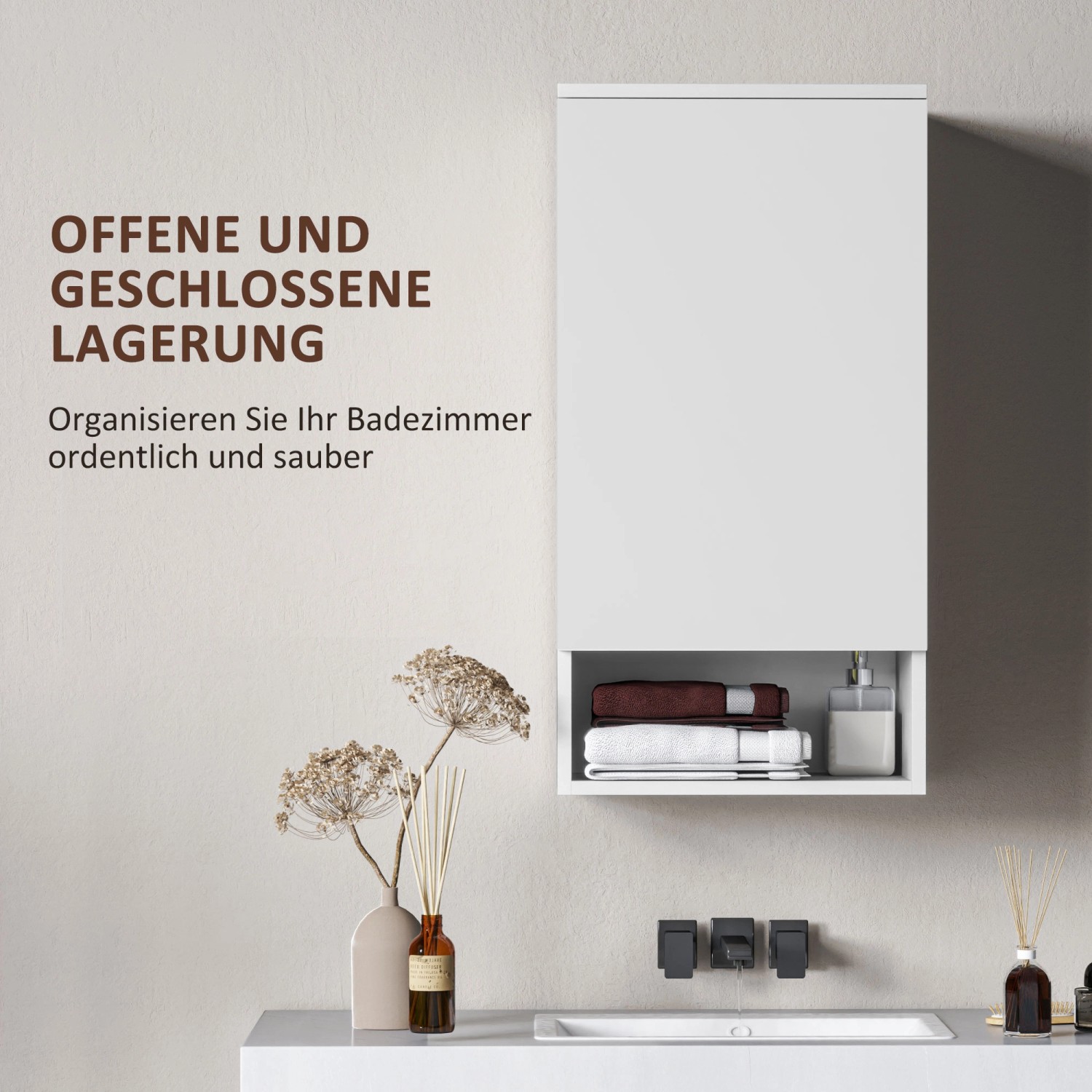 Weißer HOMCOM Wandschrank mit offenem Fach und geschlossenem Stauraum im Badezimmer.