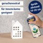 Belton Free AQUAcolours Buntlack Spray Reinweiß matt, Dose in Anwendung mit kleinem Haus.