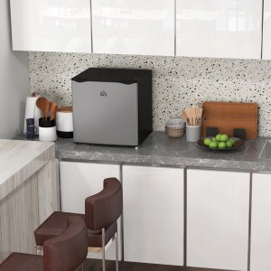 HOMCOM Mini-Gefrierschrank, silberfarben, in einer modernen Küche. Kompaktes Elektrogerät für kleine Räume.
