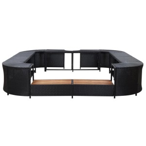 Quadratische, schwarze Whirlpool-Umrandung aus Poly Rattan mit Holzstufen für den Außenbereich.