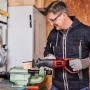 Einhell TC-AP 690 E Universalsäge im Einsatz beim Holzsägen in der Werkstatt.