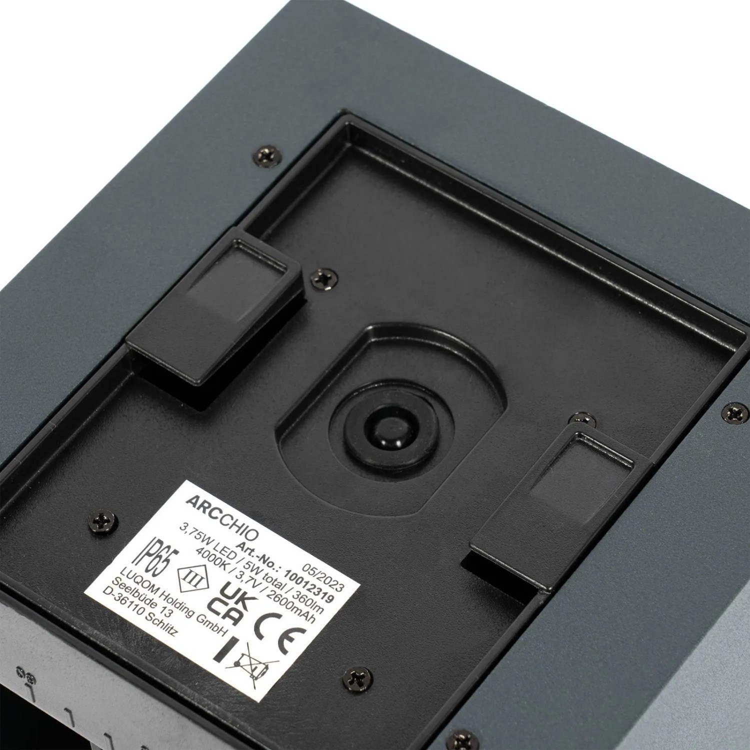 Detailaufnahme der schwarzen PRIOS LED Außenwandleuchte mit Bewegungsmelder.
