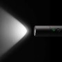 Hoto Taschenlampe QWSDT001: Schwarze, aufladbare LED-Taschenlampe mit Lichtstrahl.
