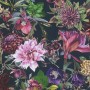 Vliestapete mit Blumenmuster in Grün, Schwarz und floralem Design.