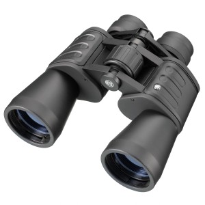 Schwarzes Bresser Hunter 16x50 Fernglas für Beobachtungen in der Natur.