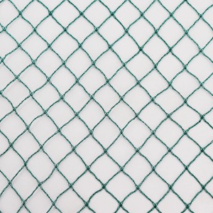 Detailaufnahme des grünen Aquagart Teichnetzes (22m x 10m) zum Schutz vor Laub und Reihern.
