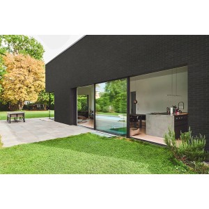 Modernes Haus mit Fassade aus anthrazitfarbenen Elabrick Verblendern Glasgow.