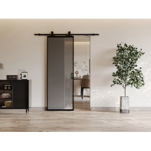 Schwarze Schiebetür Linci mit rauchfarbenem Sicherheitsglas und Aluminium-Laufschiene im Industrial-Stil, in einem modernen Raum.