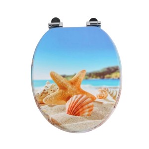 Sinobath WC-Sitz mit Absenk-Automatik, Strandmotiv, Seestern und Muscheln auf Sand. Robust, langlebig, leicht zu reinigen.