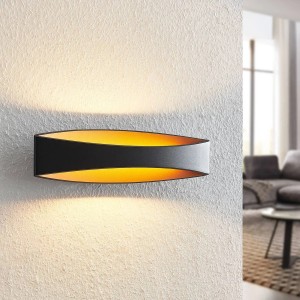 Moderne LED Wandleuchte Jelle in Schwarz aus Aluminium für Wohnzimmer.