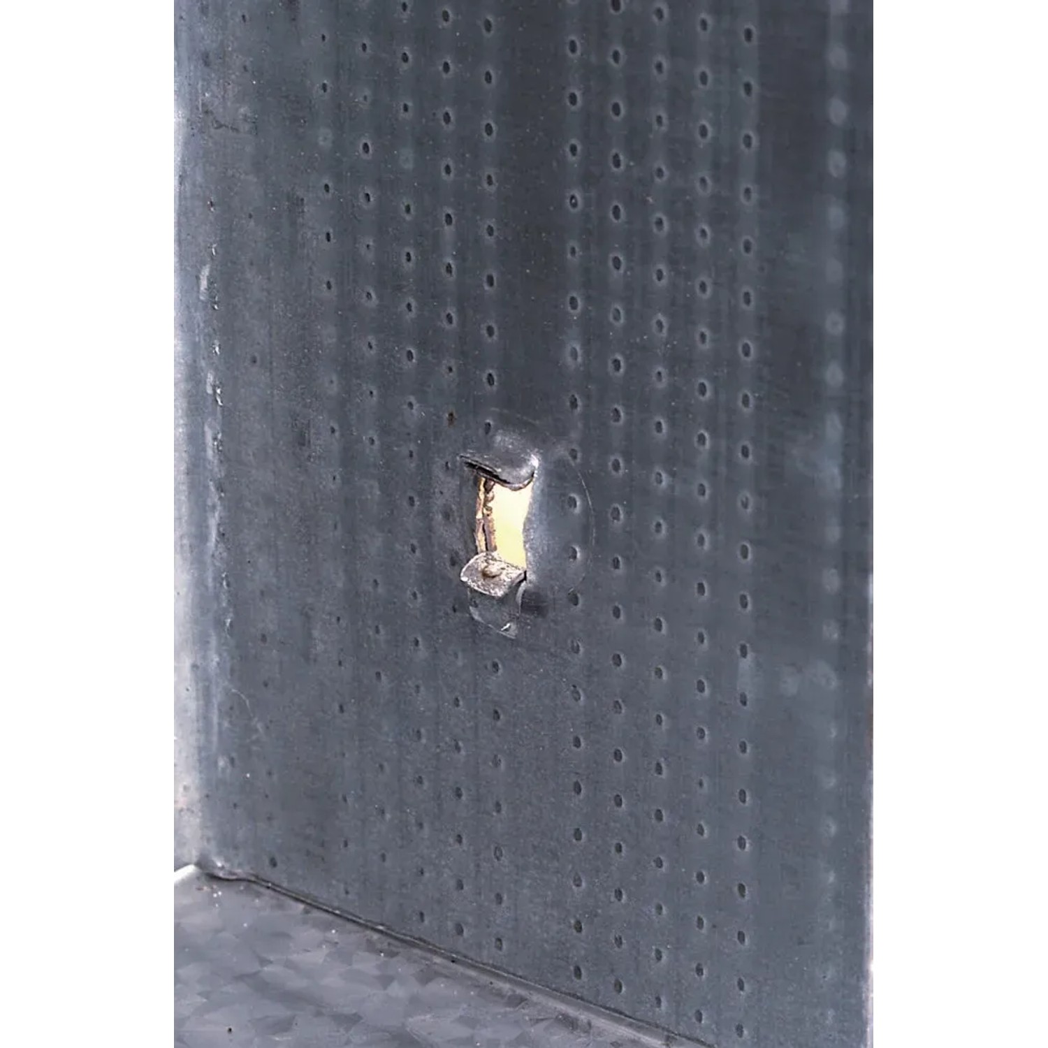 Verbindung von Metallprofilen mit der wolfcraft Profil-Verbindungszange.