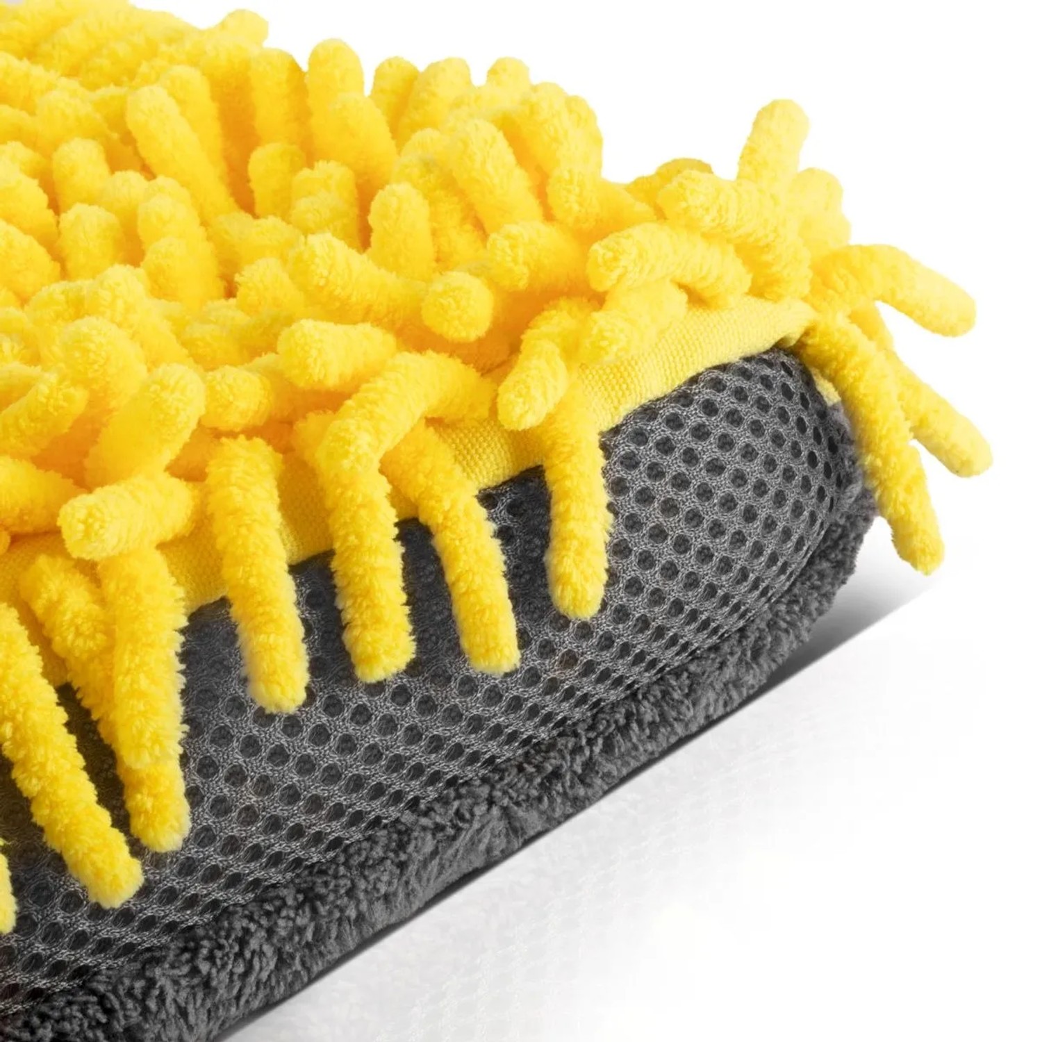 Gelber Mikrofaser-Autowaschhandschuh mit Chenille-Fasern und grauer Netzstruktur. Ideal für Autopflege und Reinigung.