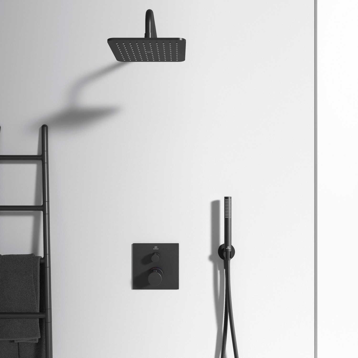 Ideal Standard Ceratherm C100 Unterputz Thermostat in Silk Black mit Kopf- und Handbrause.