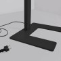 Detailaufnahme der schwarzen Arcchio LED Aila Stehlampe mit Bewegungsmelder, Fokus auf Fuß und Kabel.