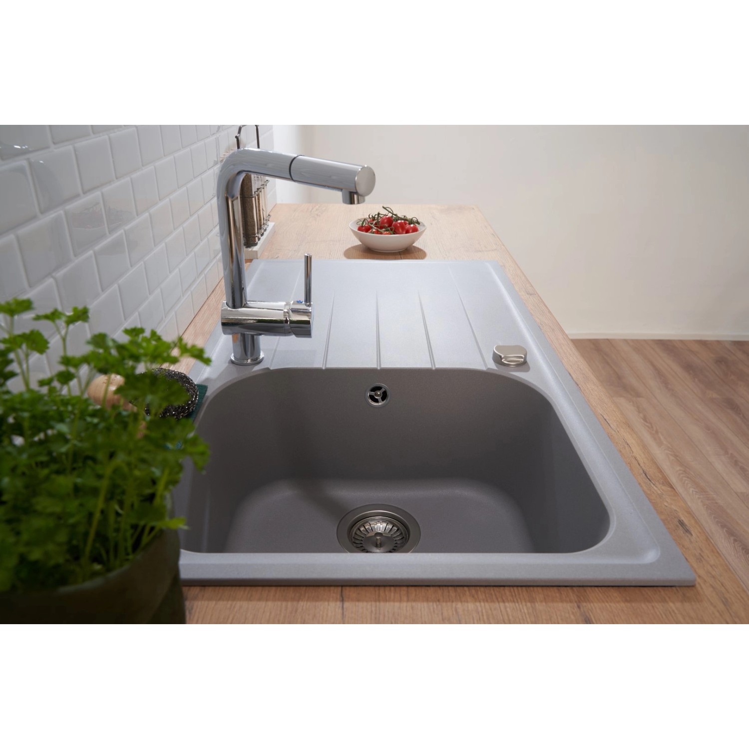 Respekta Massivgranit Einbauspüle Orlando, 86x50 cm, Betongrau, mit Armatur und Abtropffläche.