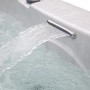 Detailaufnahme: Wasserfall-Funktion im Home Deluxe Outdoor Whirlpool White Marble Plus.