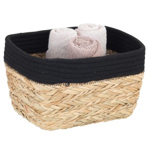 Wenko Aufbewahrungskorb Rika aus Borstengras mit schwarzem Stoffrand, gefüllt mit Handtüchern.