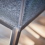 Detailaufnahme Gartenstuhl Pacora Anthrazit: Reißverschluss an Polyspun-Bespannung und Aluminium-Gestell.