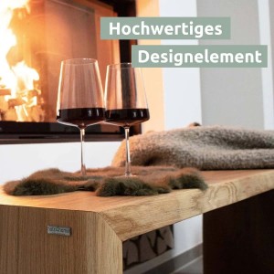 Holz4home Massivholz Hocker Bank Eiche mit Baumkante XS, mit Deko vor Kamin.