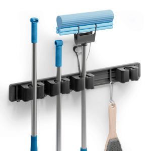 Björn&Schiller Gerätehalter mit Besen, Mopp und Bürste an Wandhalterung mit 4 Klemmen und 5 Haken.
