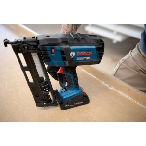 Bosch Professional Akku-Holznagler GNH 18 V-64, blauer Tacker mit Akku.