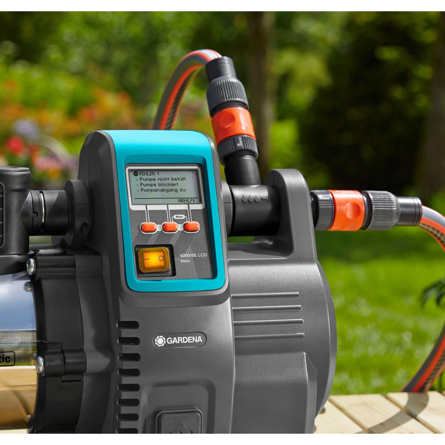 Gardena Haus- und Gartenautomat 6000/6 LCD Inox mit Display und Schlauchanschluss.