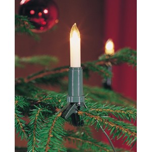 Konstsmide Lichterkette mit 15 klaren Kerzen auf einem Weihnachtsbaum.